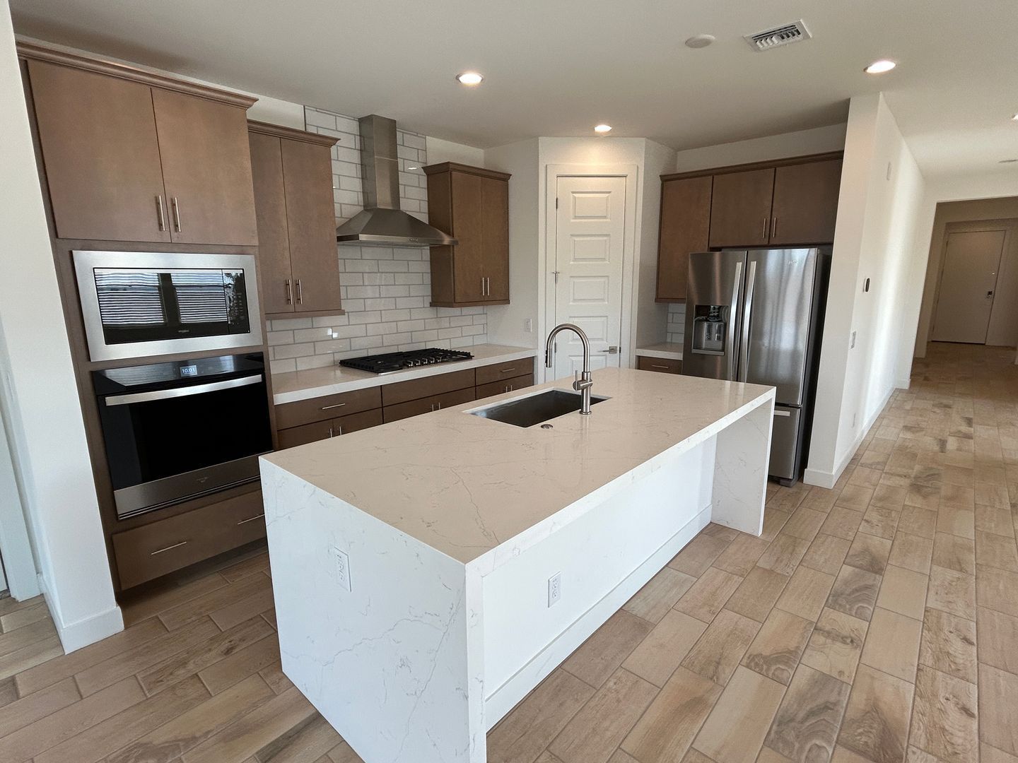 Beautiful Sterling Grove 4 bedroom / 3.5 bathroom home ready for immediate Move In property image