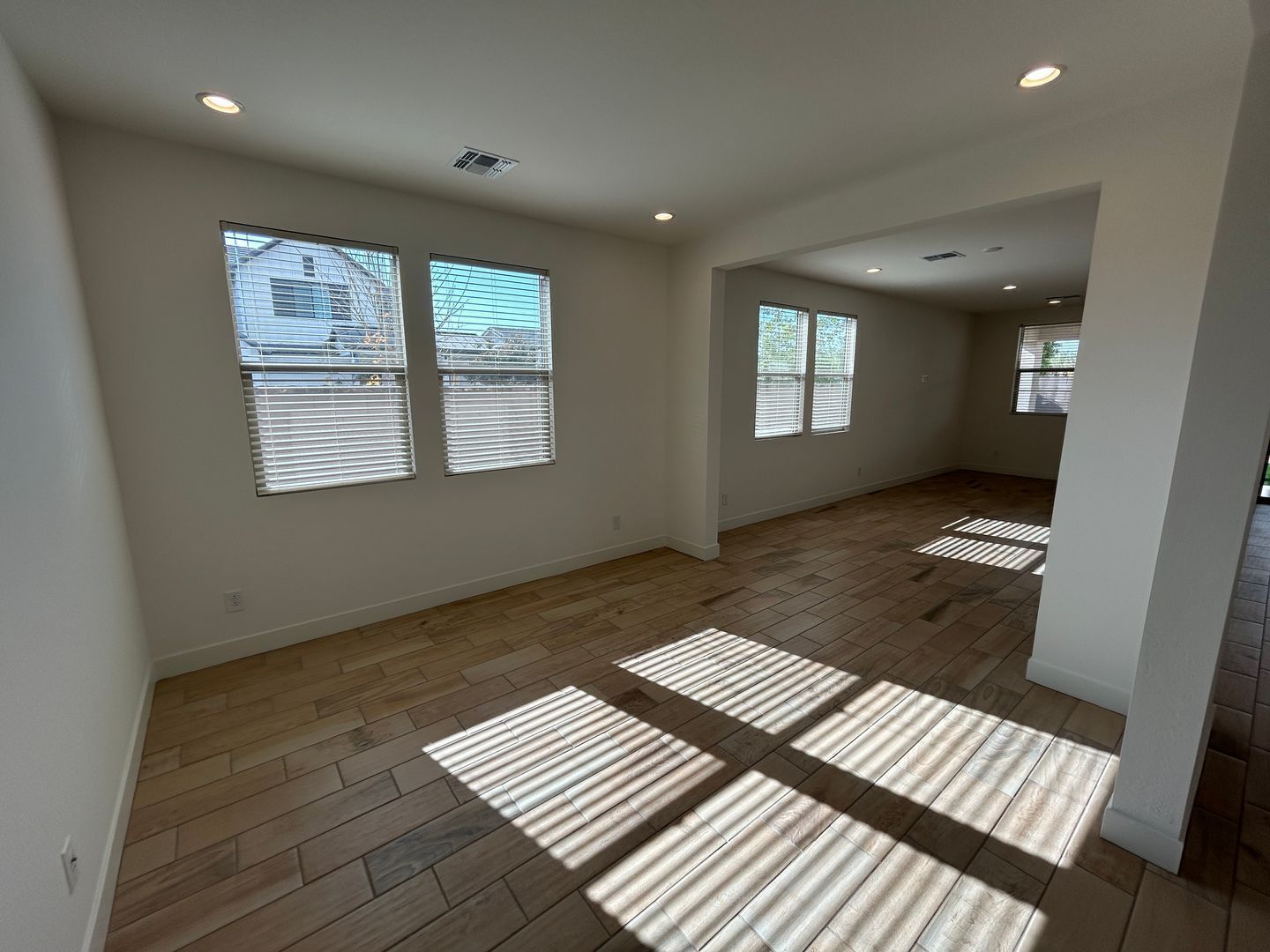 Beautiful Sterling Grove 4 bedroom / 3.5 bathroom home ready for immediate Move In property image