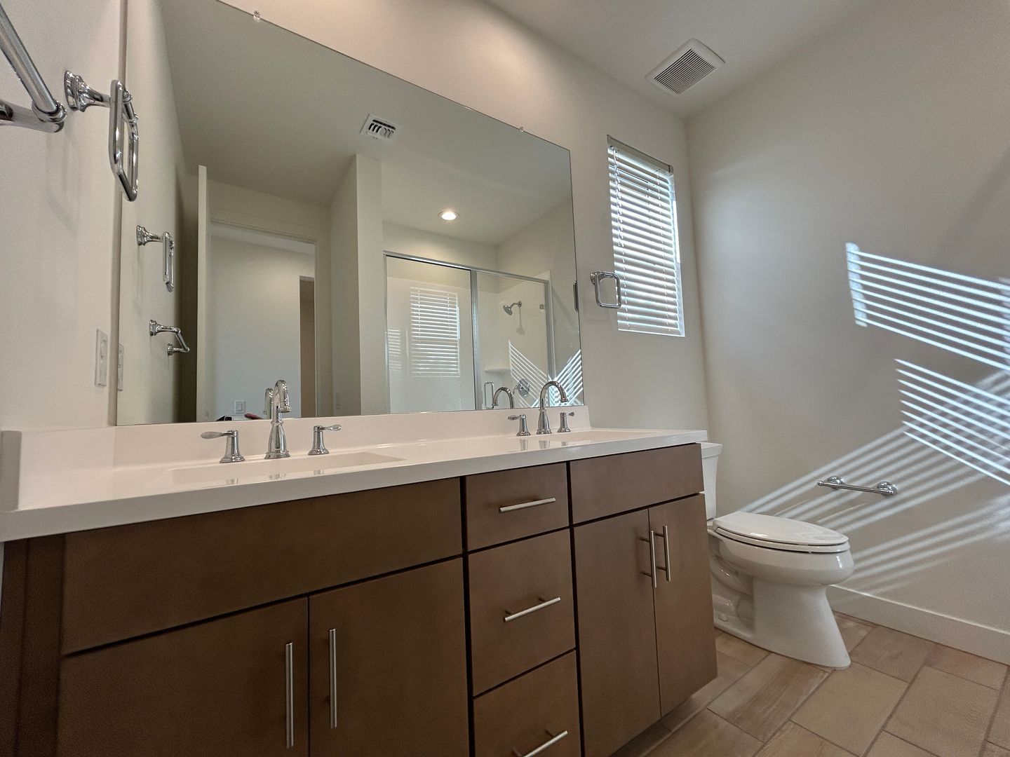 Beautiful Sterling Grove 4 bedroom / 3.5 bathroom home ready for immediate Move In property image