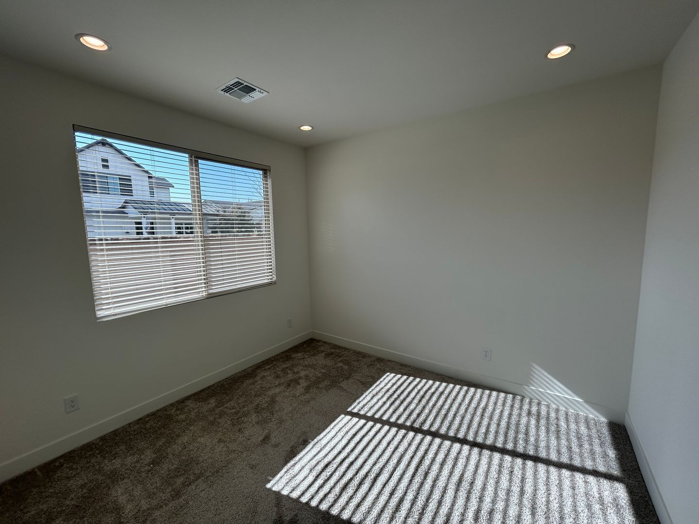 Beautiful Sterling Grove 4 bedroom / 3.5 bathroom home ready for immediate Move In property image