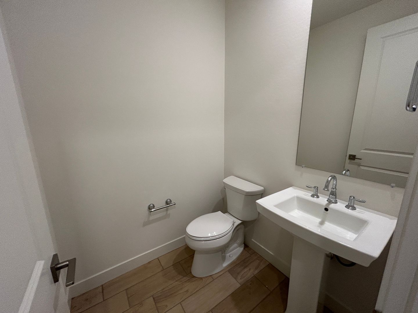 Beautiful Sterling Grove 4 bedroom / 3.5 bathroom home ready for immediate Move In property image