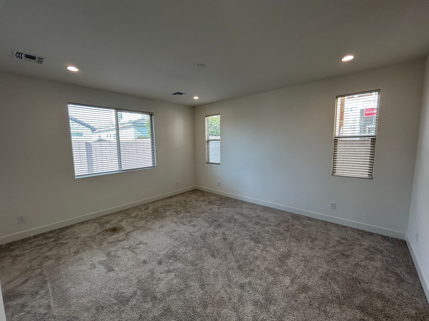 Beautiful Sterling Grove 4 bedroom / 3.5 bathroom home ready for immediate Move In property image