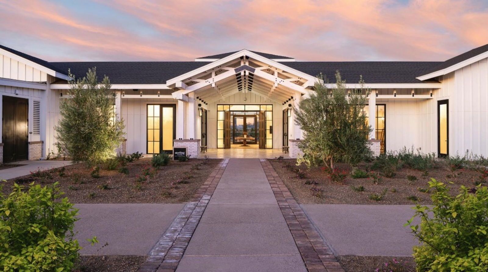 Beautiful Sterling Grove 4 bedroom / 3.5 bathroom home ready for immediate Move In property image