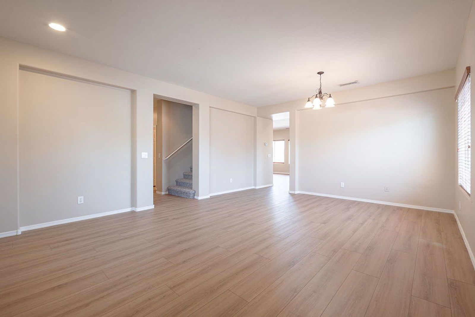 Spacious 5 bedroom 3.5 bath home with a POOL in Festival Foothills. property image