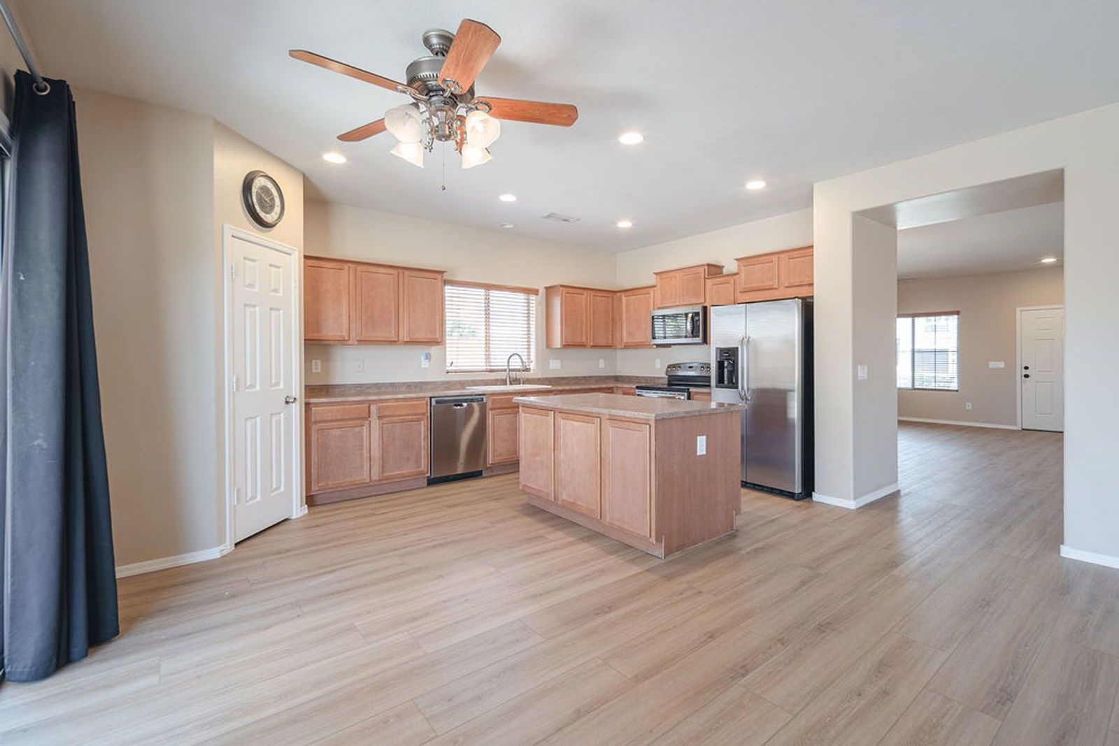 Spacious 5 bedroom 3.5 bath home with a POOL in Festival Foothills. property image