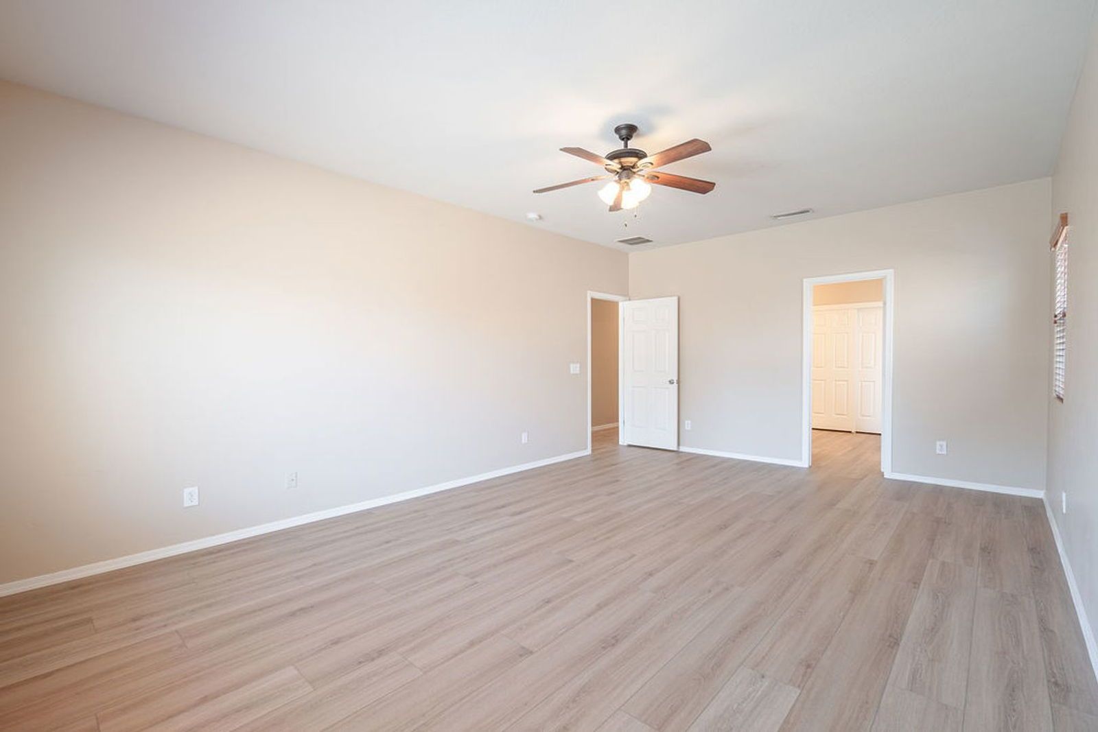 Spacious 5 bedroom 3.5 bath home with a POOL in Festival Foothills. property image