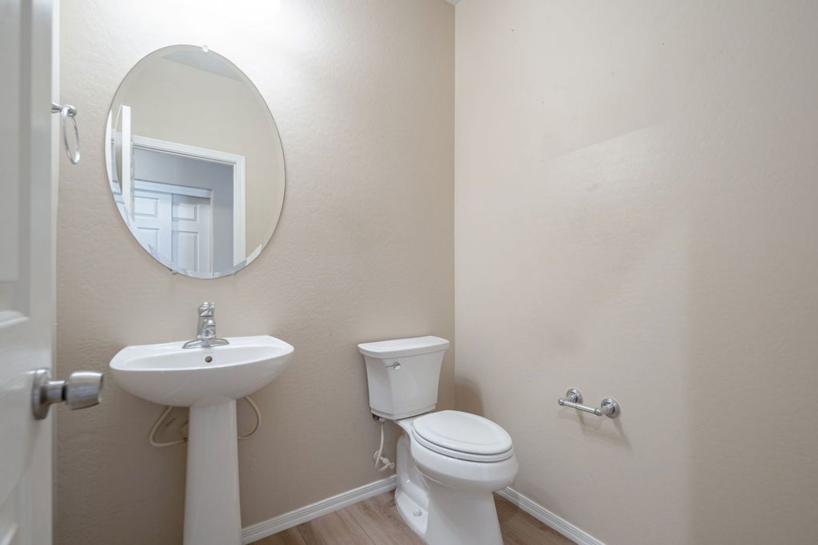Spacious 5 bedroom 3.5 bath home with a POOL in Festival Foothills. property image