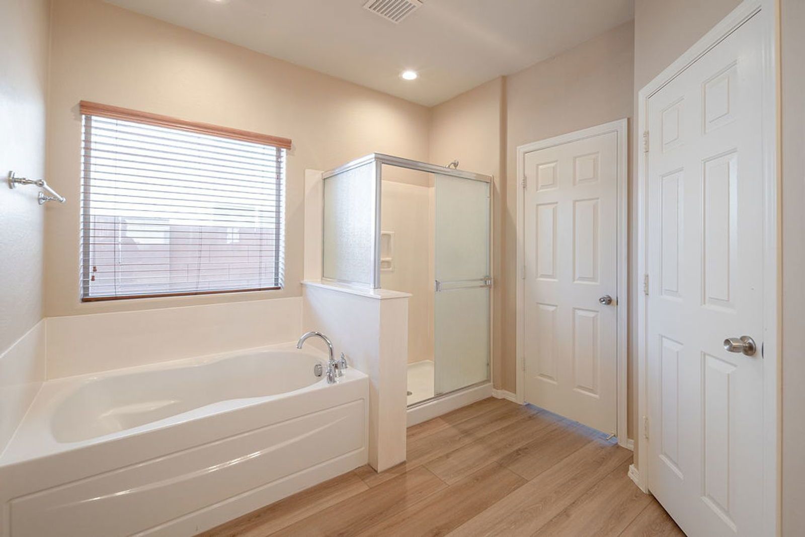 Spacious 5 bedroom 3.5 bath home with a POOL in Festival Foothills. property image