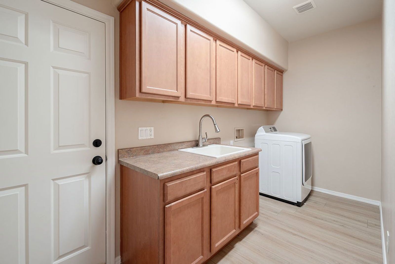 Spacious 5 bedroom 3.5 bath home with a POOL in Festival Foothills. property image