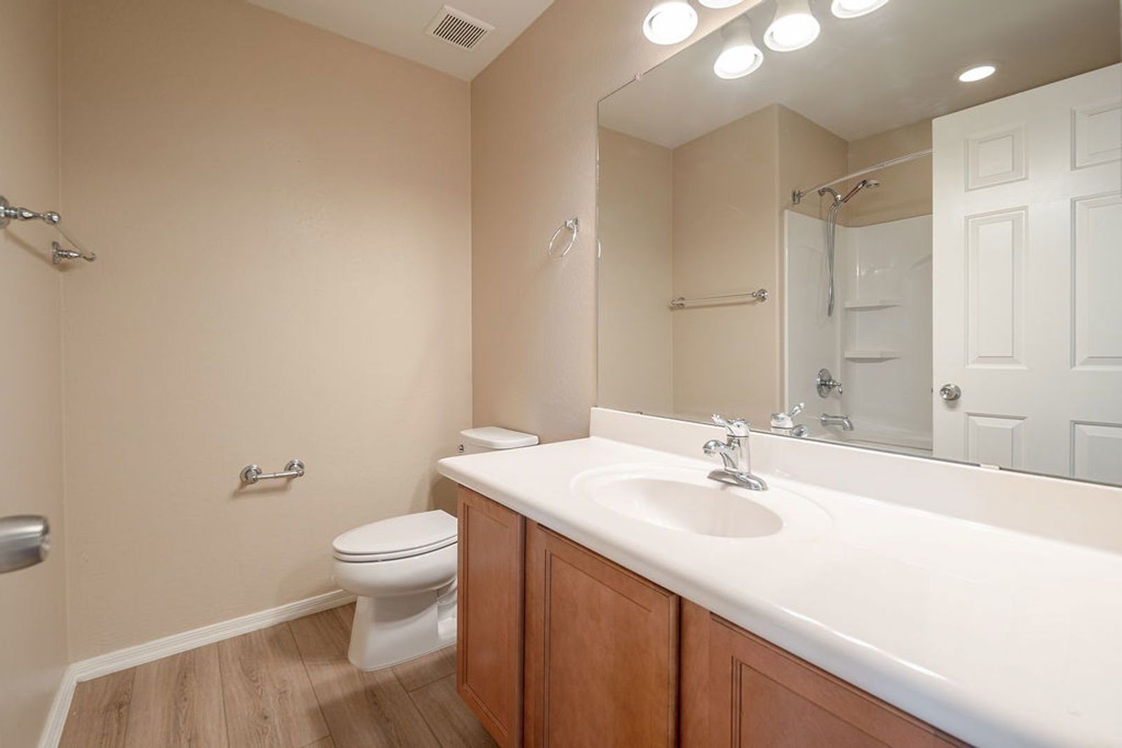 Spacious 5 bedroom 3.5 bath home with a POOL in Festival Foothills. property image