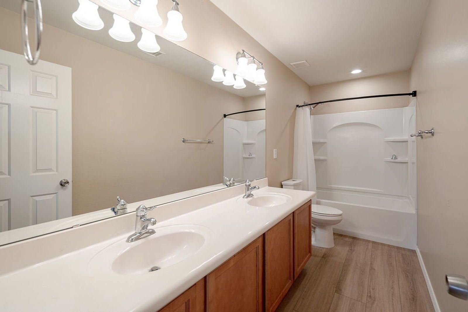 Spacious 5 bedroom 3.5 bath home with a POOL in Festival Foothills. property image