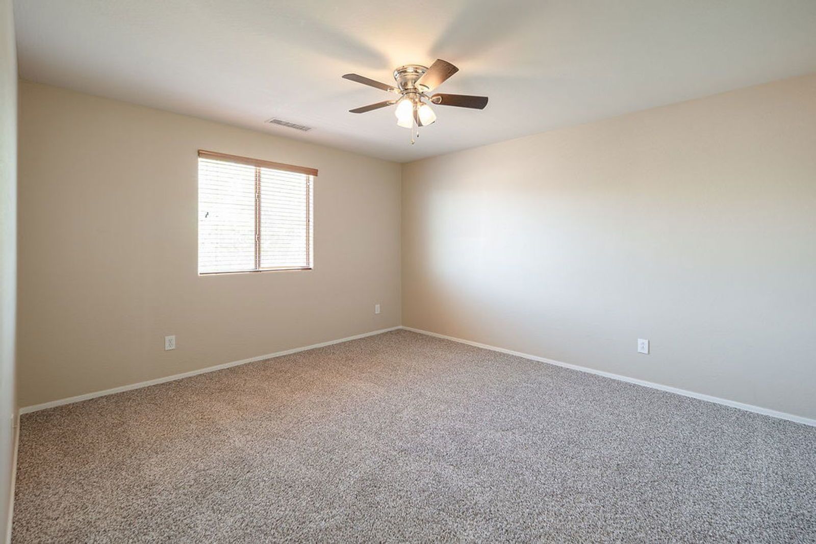 Spacious 5 bedroom 3.5 bath home with a POOL in Festival Foothills. property image