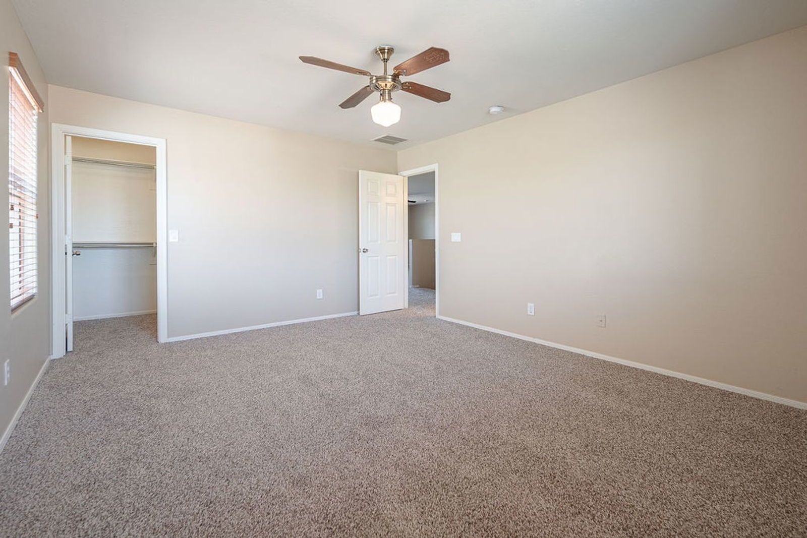 Spacious 5 bedroom 3.5 bath home with a POOL in Festival Foothills. property image