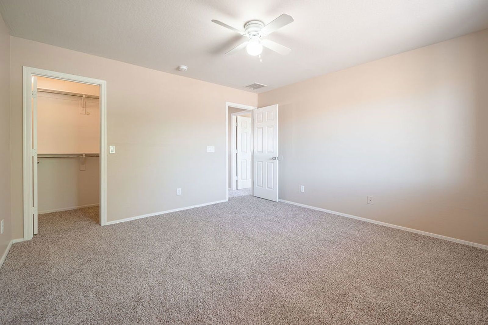 Spacious 5 bedroom 3.5 bath home with a POOL in Festival Foothills. property image