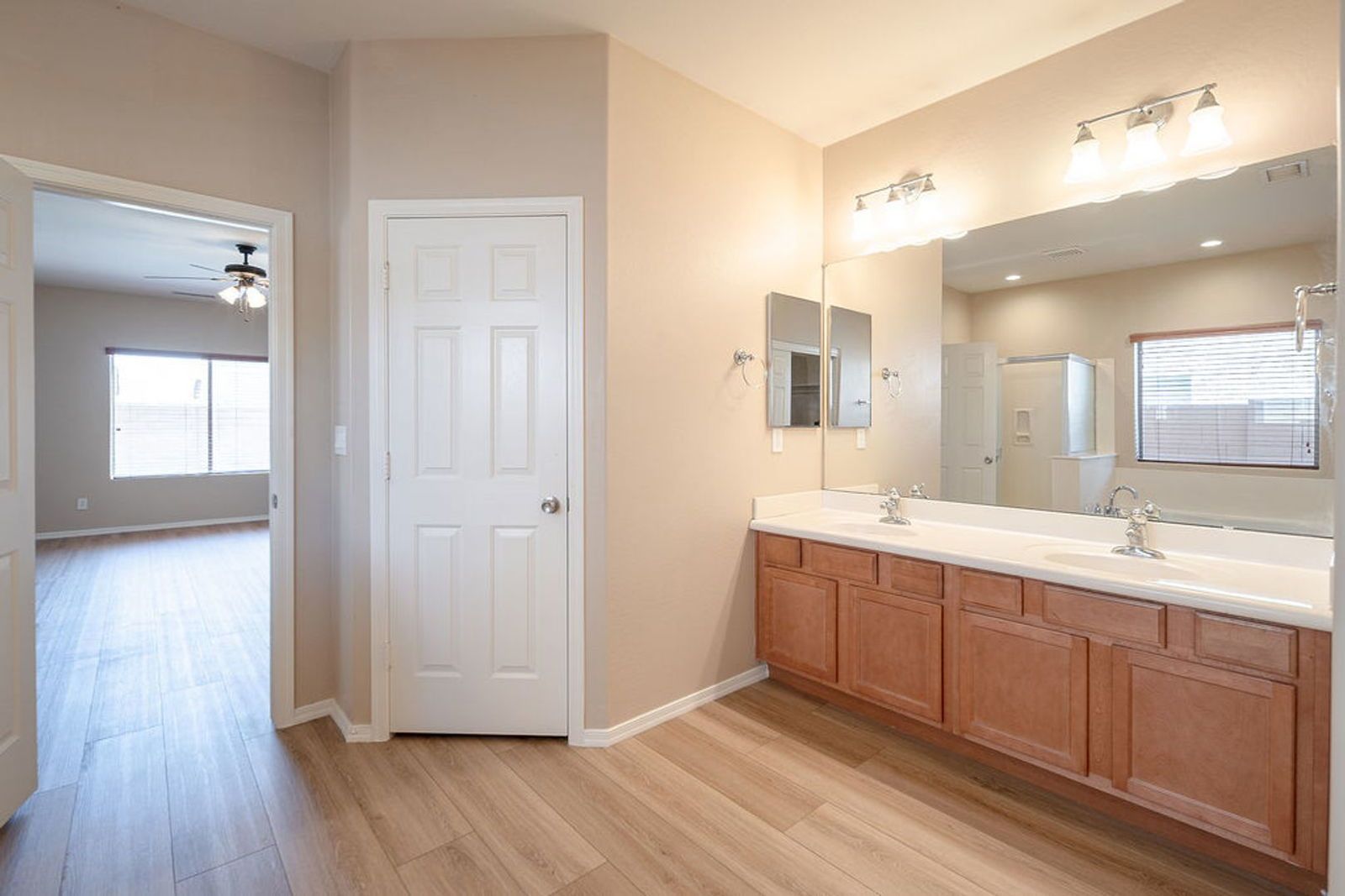 Spacious 5 bedroom 3.5 bath home with a POOL in Festival Foothills. property image
