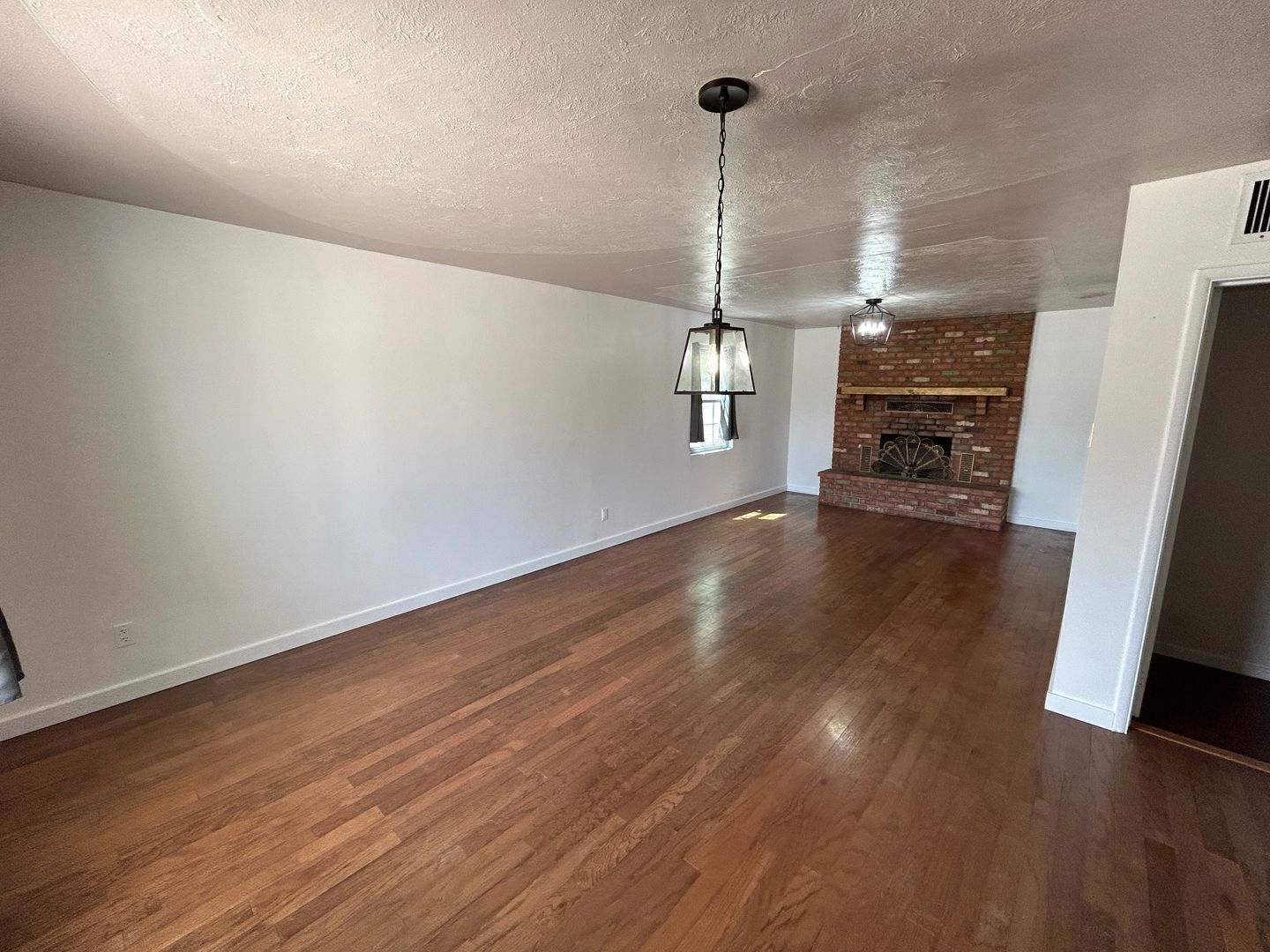 Great Location in the heart of Mesa - 2 bedroom / 2 bathroom home - available for Early November move-in !! property image