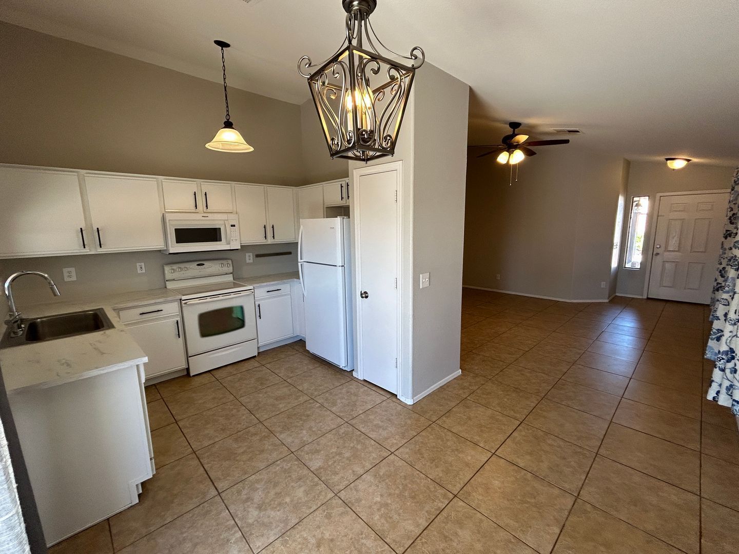 Fantastic 3 bedroom / 2 bathroom home in Ashton Ranch ready for immediate move-in property image