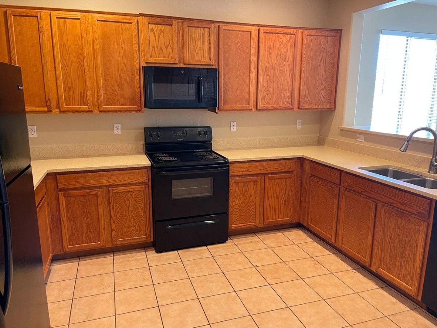 4 bedroom 2 bath home in Laveen Farms is available for immediate move in! property image