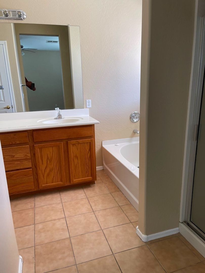 4 bedroom 2 bath home in Laveen Farms is available for immediate move in! property image