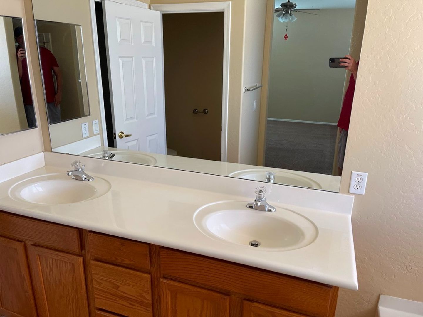 4 bedroom 2 bath home in Laveen Farms is available for immediate move in! property image