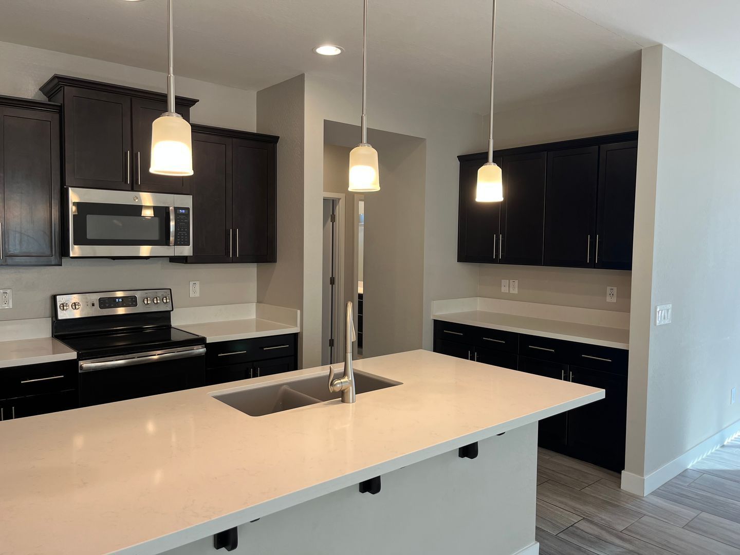 Elegant 4 Bedroom, 3 Bath Split-Floorplan Home in Goodyear property image