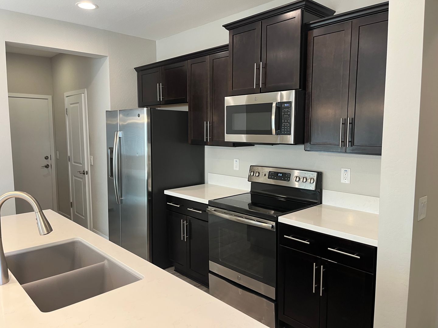 Elegant 4 Bedroom, 3 Bath Split-Floorplan Home in Goodyear property image