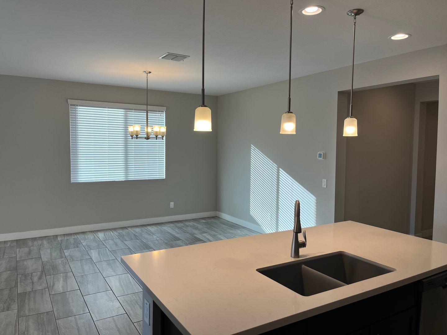 Elegant 4 Bedroom, 3 Bath Split-Floorplan Home in Goodyear property image