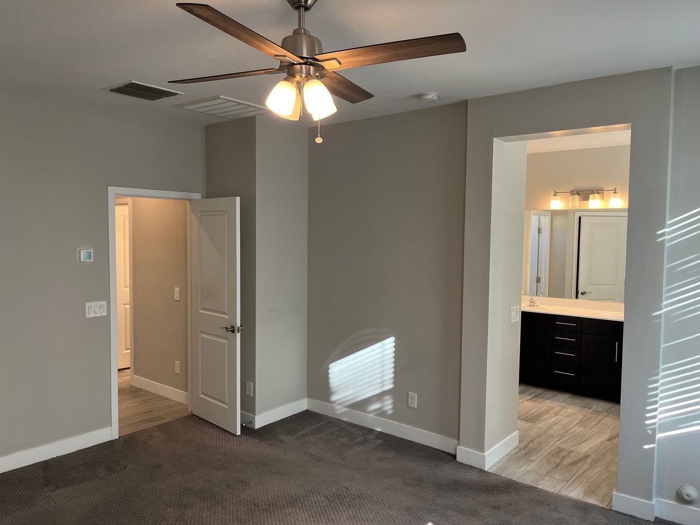 Elegant 4 Bedroom, 3 Bath Split-Floorplan Home in Goodyear property image