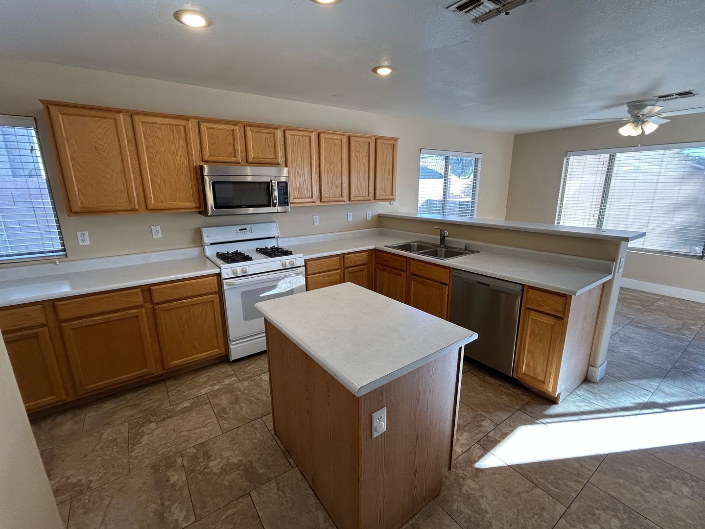 3 bedroom 2.5 bath home with a fenced pool in Clemente Ranch is available for immediate move in! property image