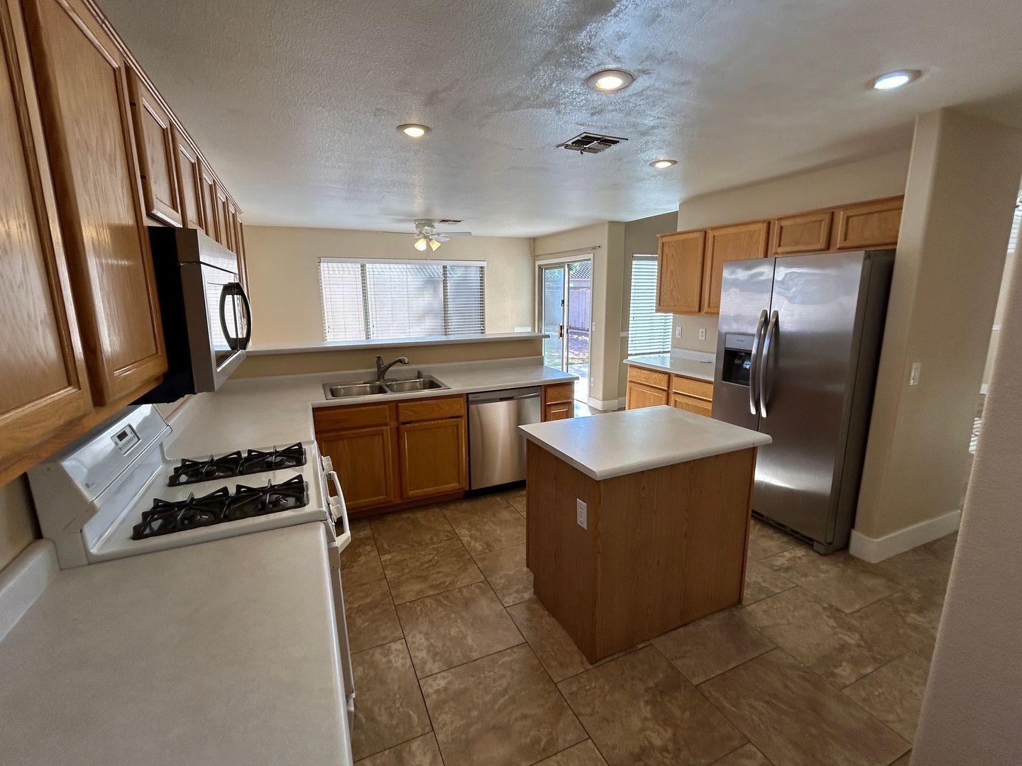 3 bedroom 2.5 bath home with a fenced pool in Clemente Ranch is available for immediate move in! property image