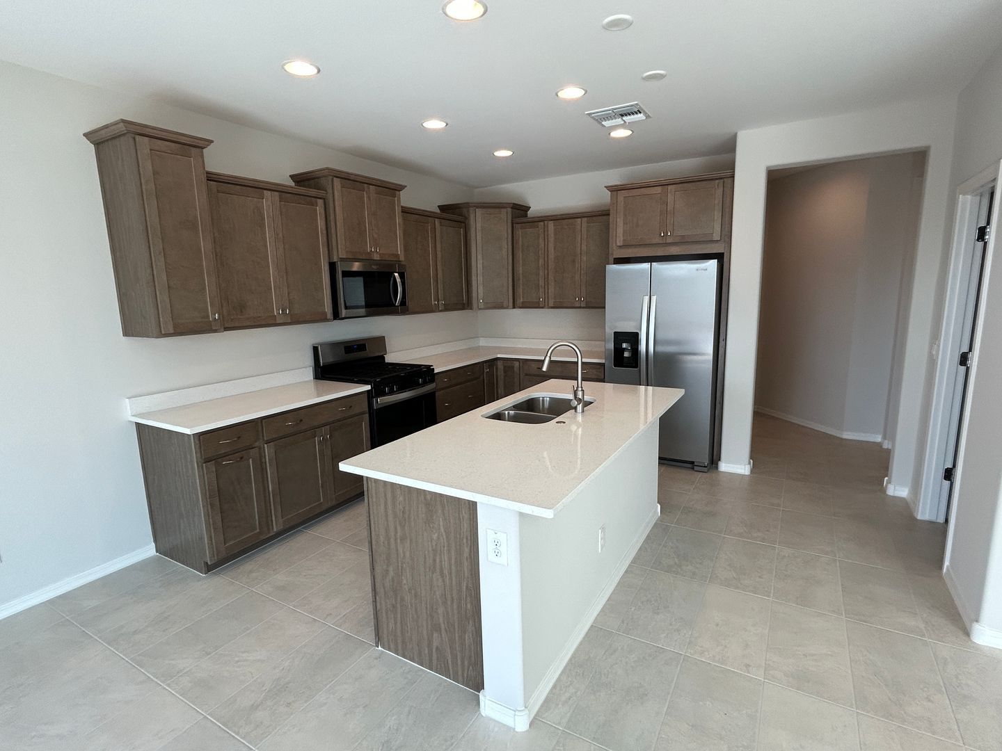 Brand New 2025 Home - 4 bedroom / 2.5 bathroom ready for immediate move-in !! property image