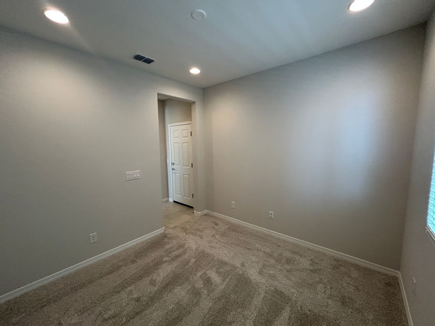 Brand New 2025 Home - 4 bedroom / 2.5 bathroom ready for immediate move-in !! property image