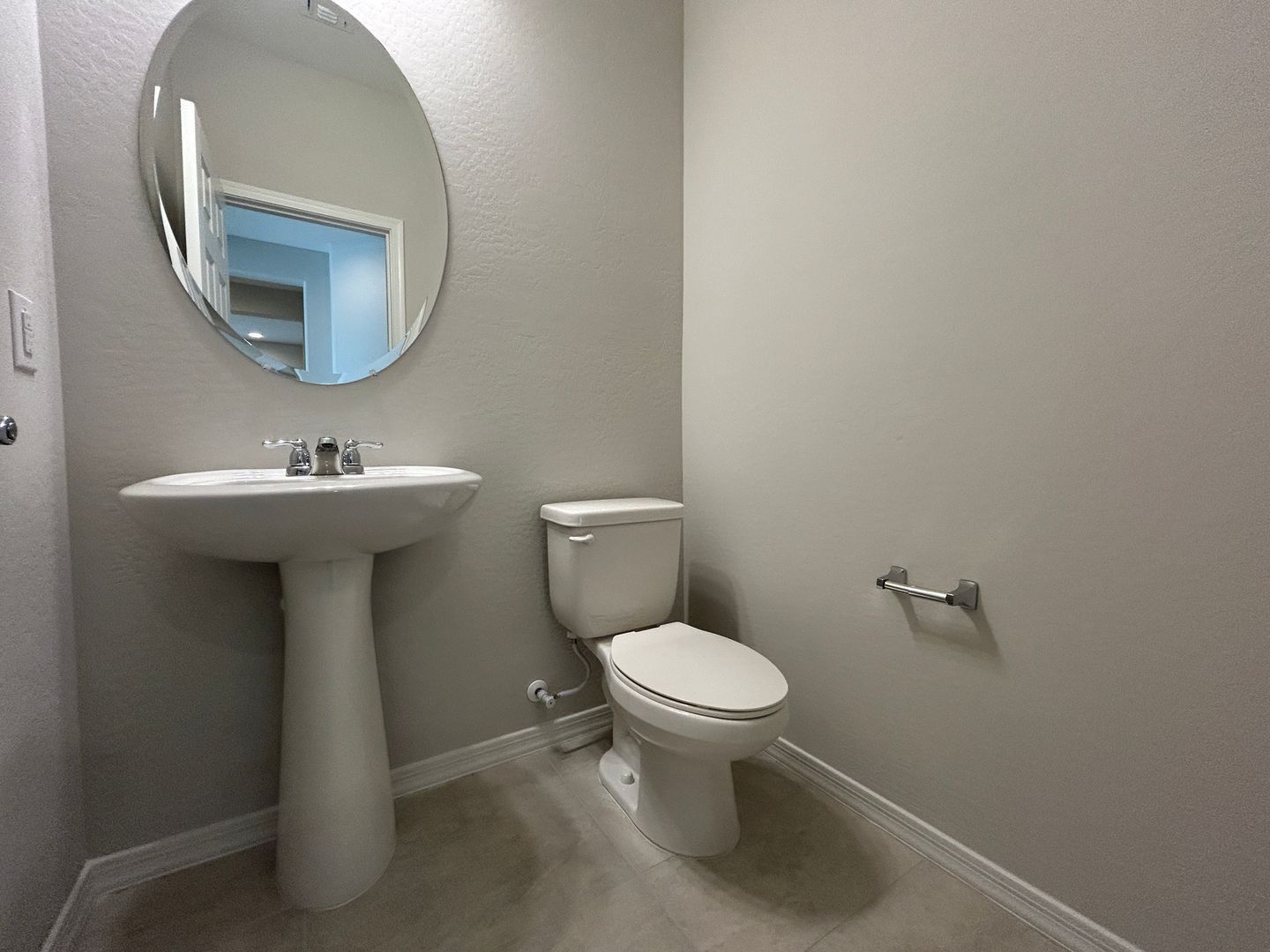 Brand New 2025 Home - 4 bedroom / 2.5 bathroom ready for immediate move-in !! property image