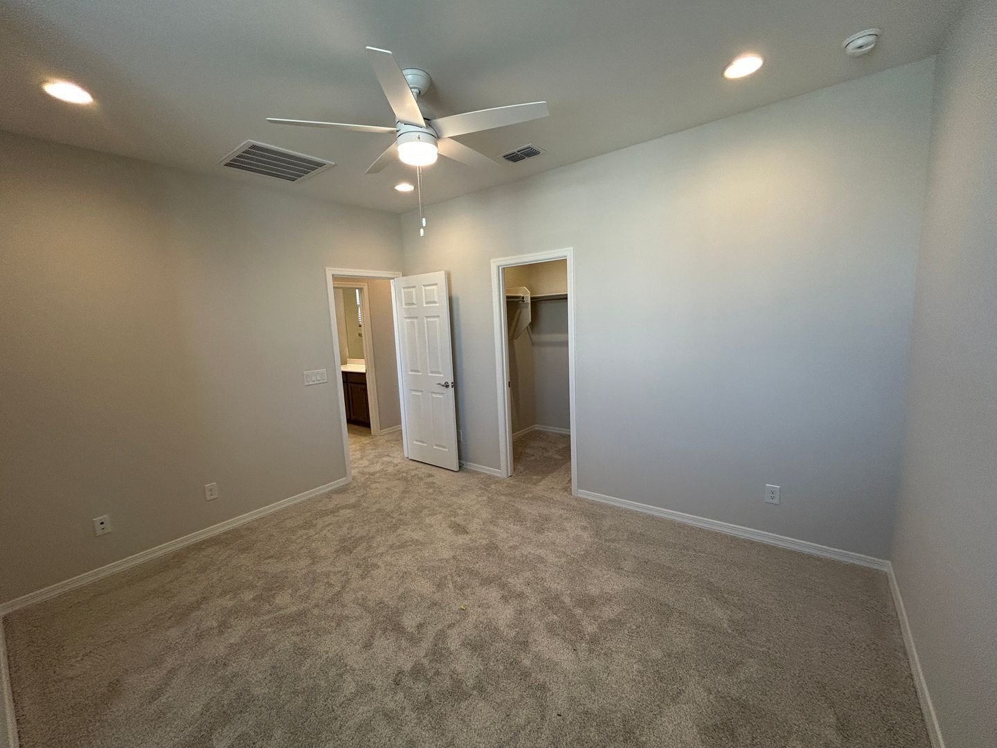 Brand New 2025 Home - 4 bedroom / 2.5 bathroom ready for immediate move-in !! property image