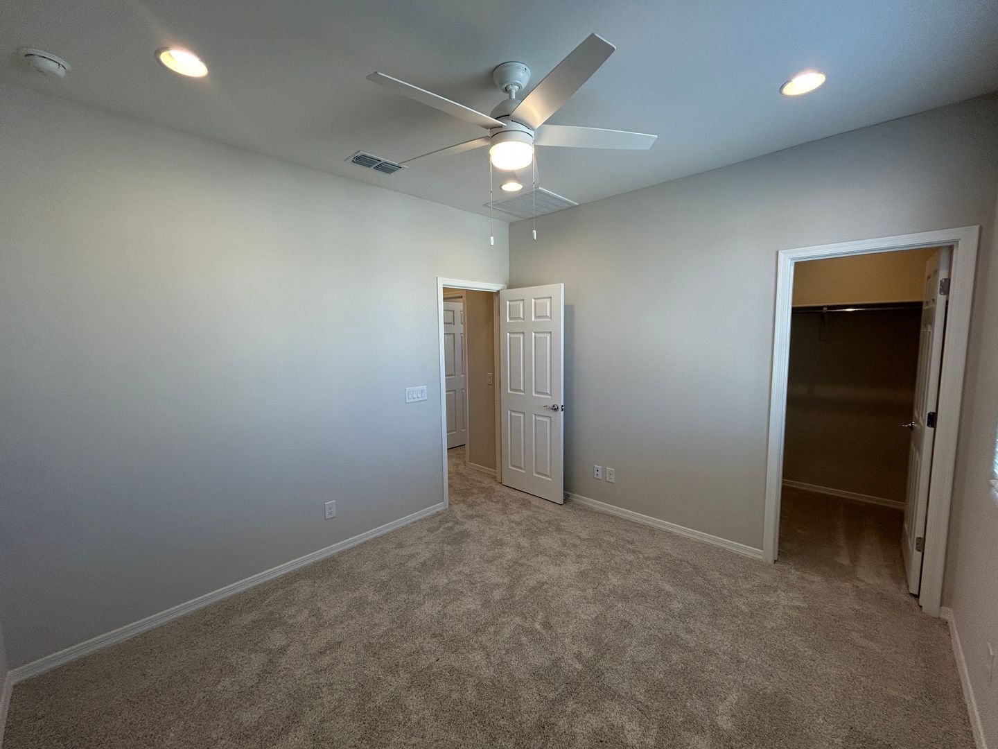 Brand New 2025 Home - 4 bedroom / 2.5 bathroom ready for immediate move-in !! property image