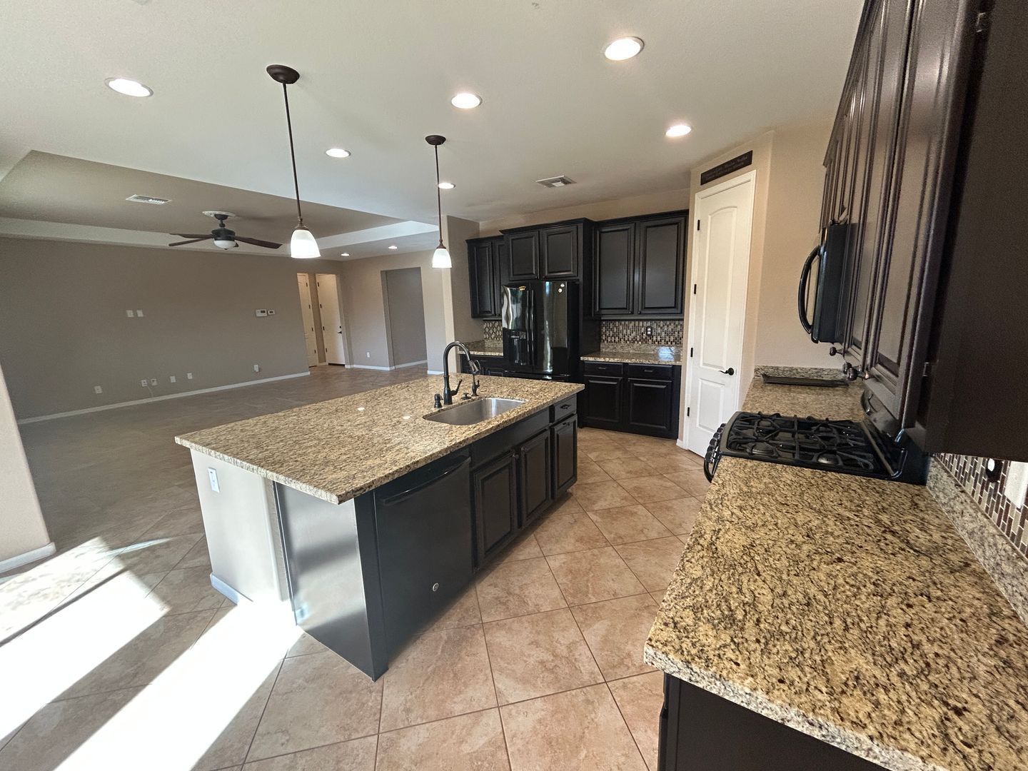 Beautiful 3 bedroom (plus den), 2.5 bathroom home in Cortessa ready for immediate move-in property image