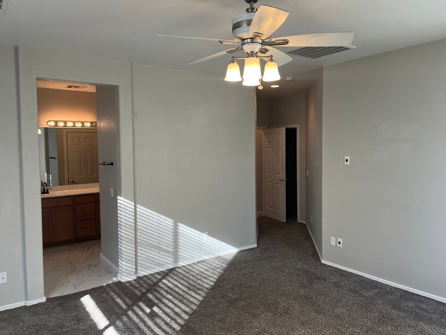 Beautiful 4 Bed, 2 Bath Home Located In The Laveen Farms Community! property image