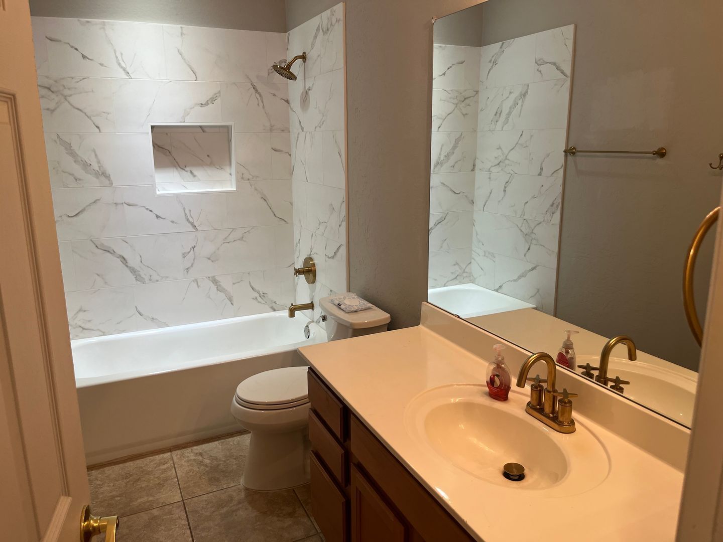 Beautiful 4 Bed, 2 Bath Home Located In The Laveen Farms Community! property image