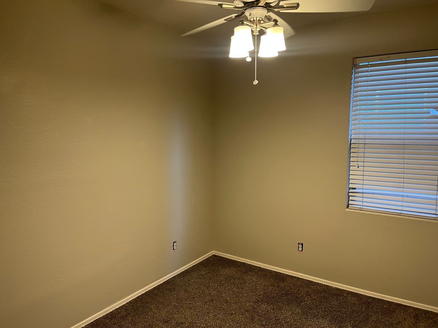 Beautiful 4 Bed, 2 Bath Home Located In The Laveen Farms Community! property image