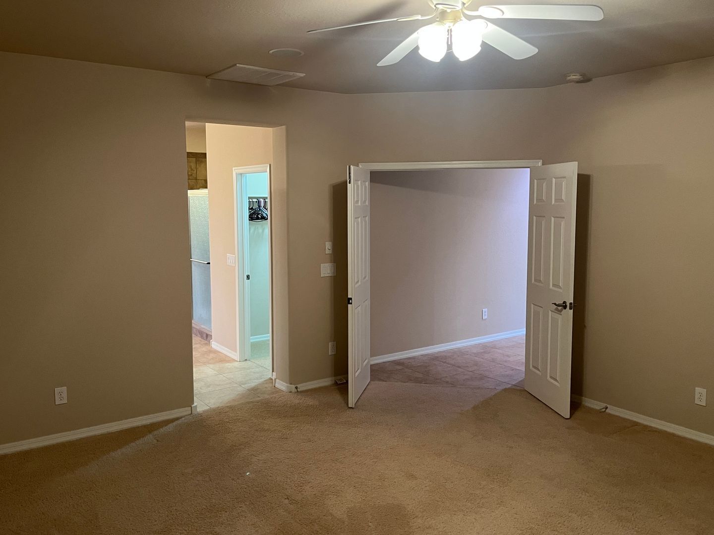 Beautiful 4 Bedroom, 2.5 Bath Home with POOL in the White Tank Foothills!! property image