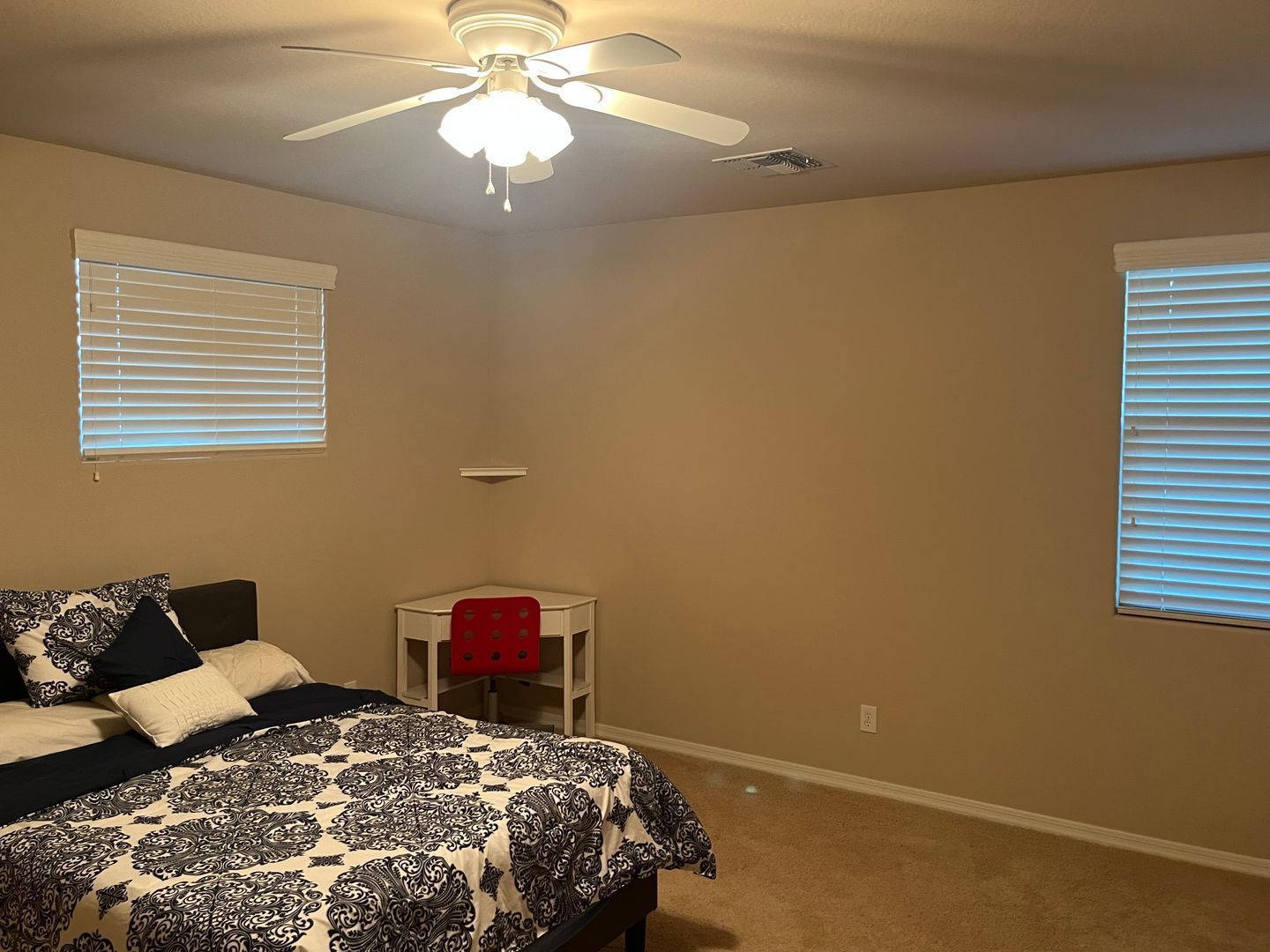 Beautiful 4 Bedroom, 2.5 Bath Home with POOL in the White Tank Foothills!! property image