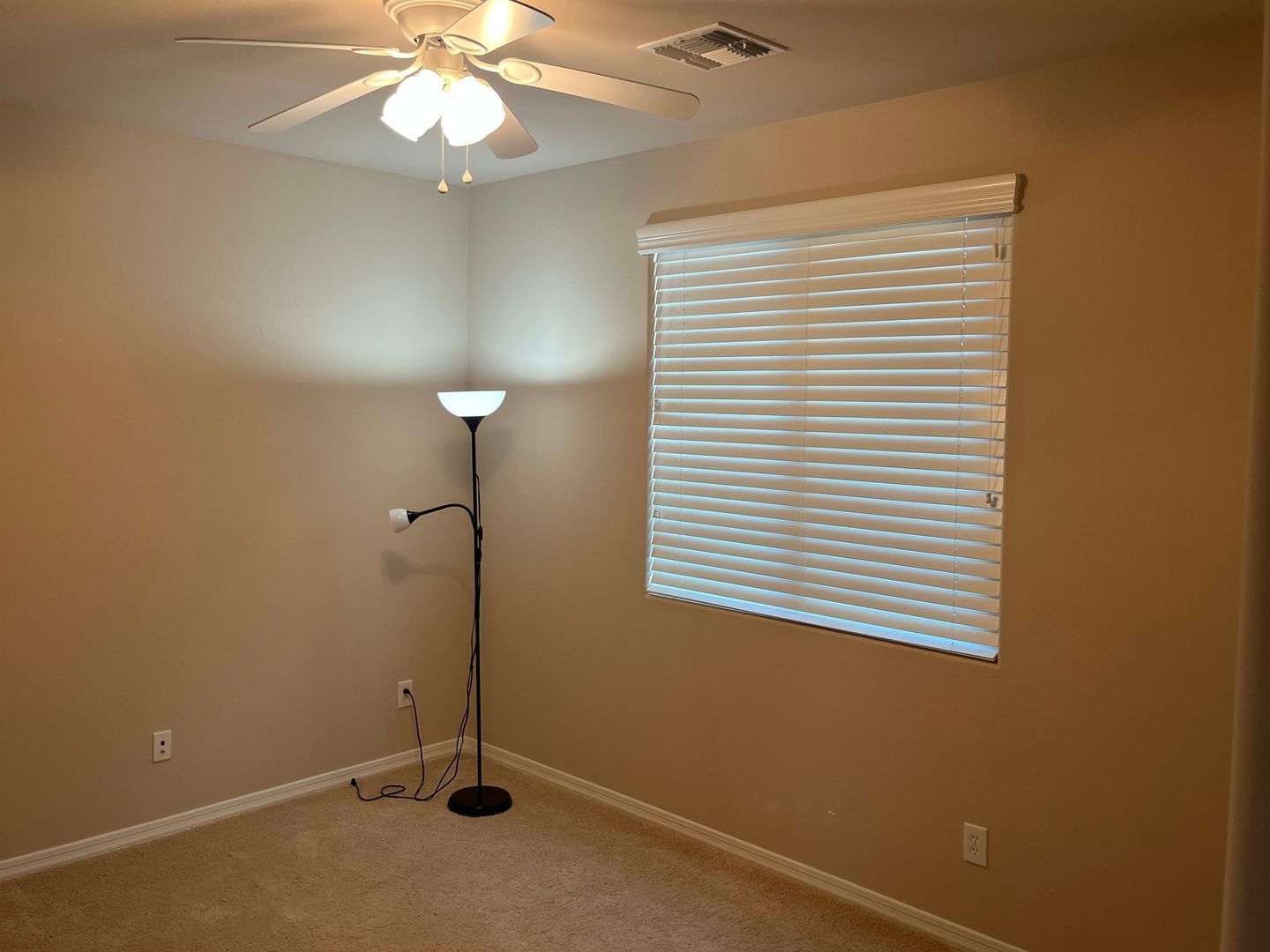 Beautiful 4 Bedroom, 2.5 Bath Home with POOL in the White Tank Foothills!! property image