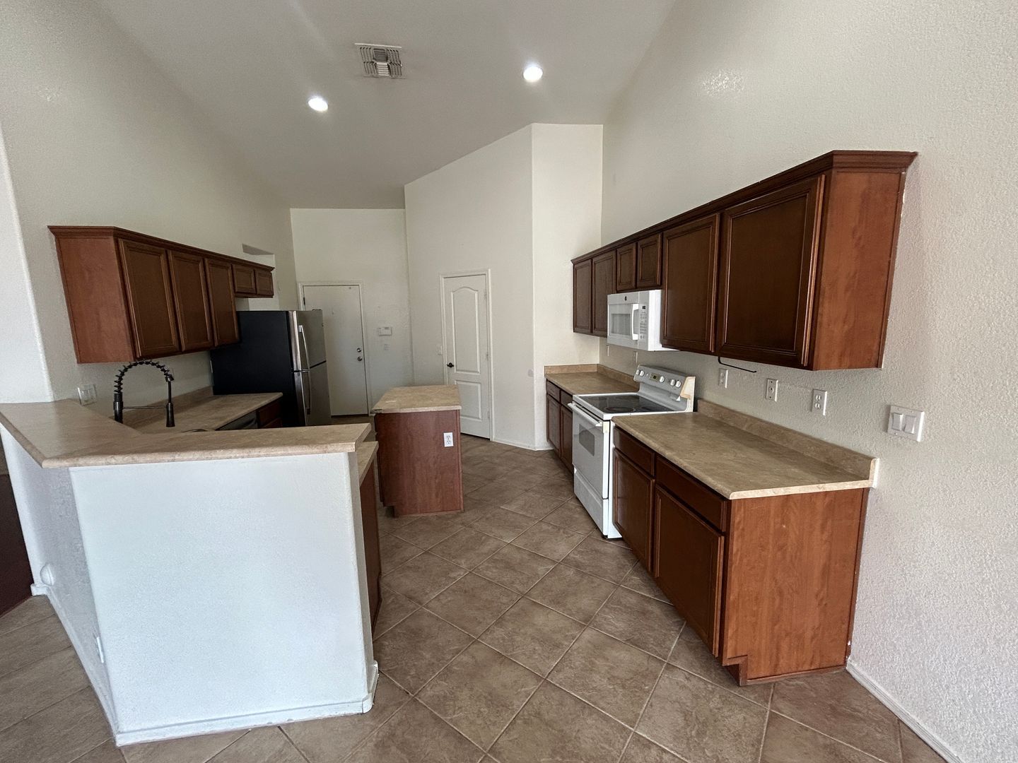 Wonderful 4 bedroom / 2 bathroom home in South Phoenix ready for immediate move-in !! property image