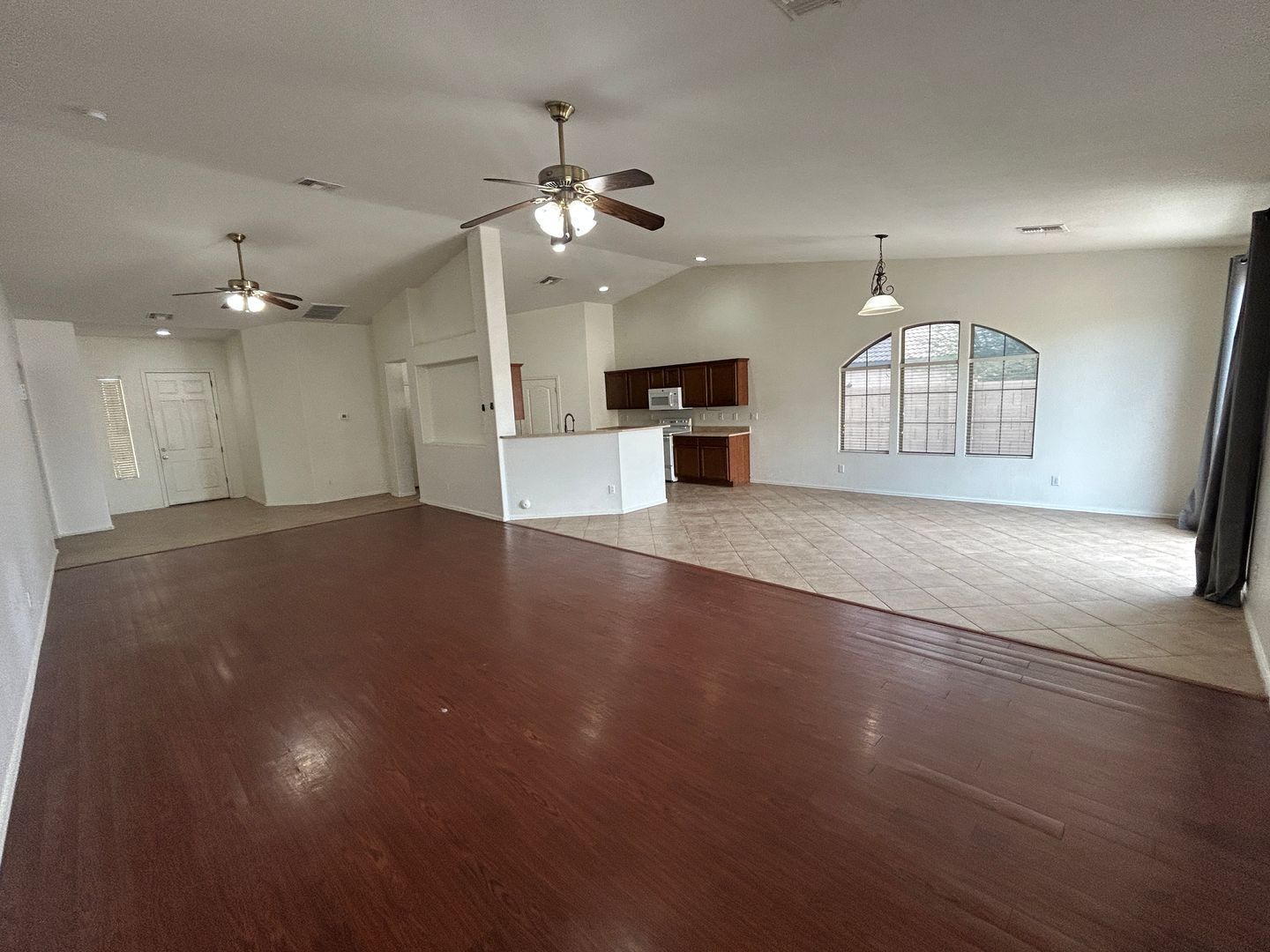 Wonderful 4 bedroom / 2 bathroom home in South Phoenix ready for immediate move-in !! property image