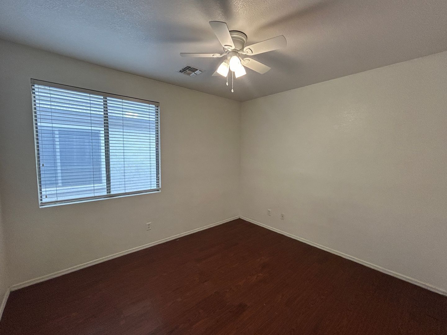 Wonderful 4 bedroom / 2 bathroom home in South Phoenix ready for immediate move-in !! property image