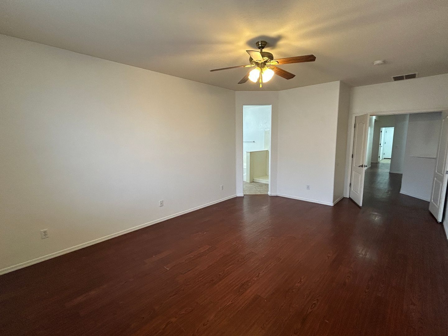 Wonderful 4 bedroom / 2 bathroom home in South Phoenix ready for immediate move-in !! property image