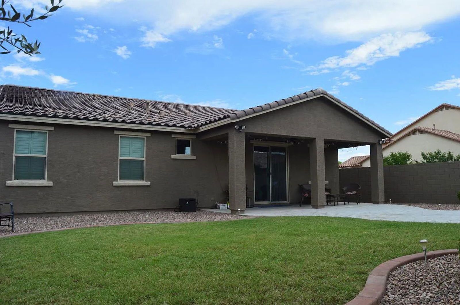 Beautiful 3 bed 2 bath single story home in Surprise Farms! property image