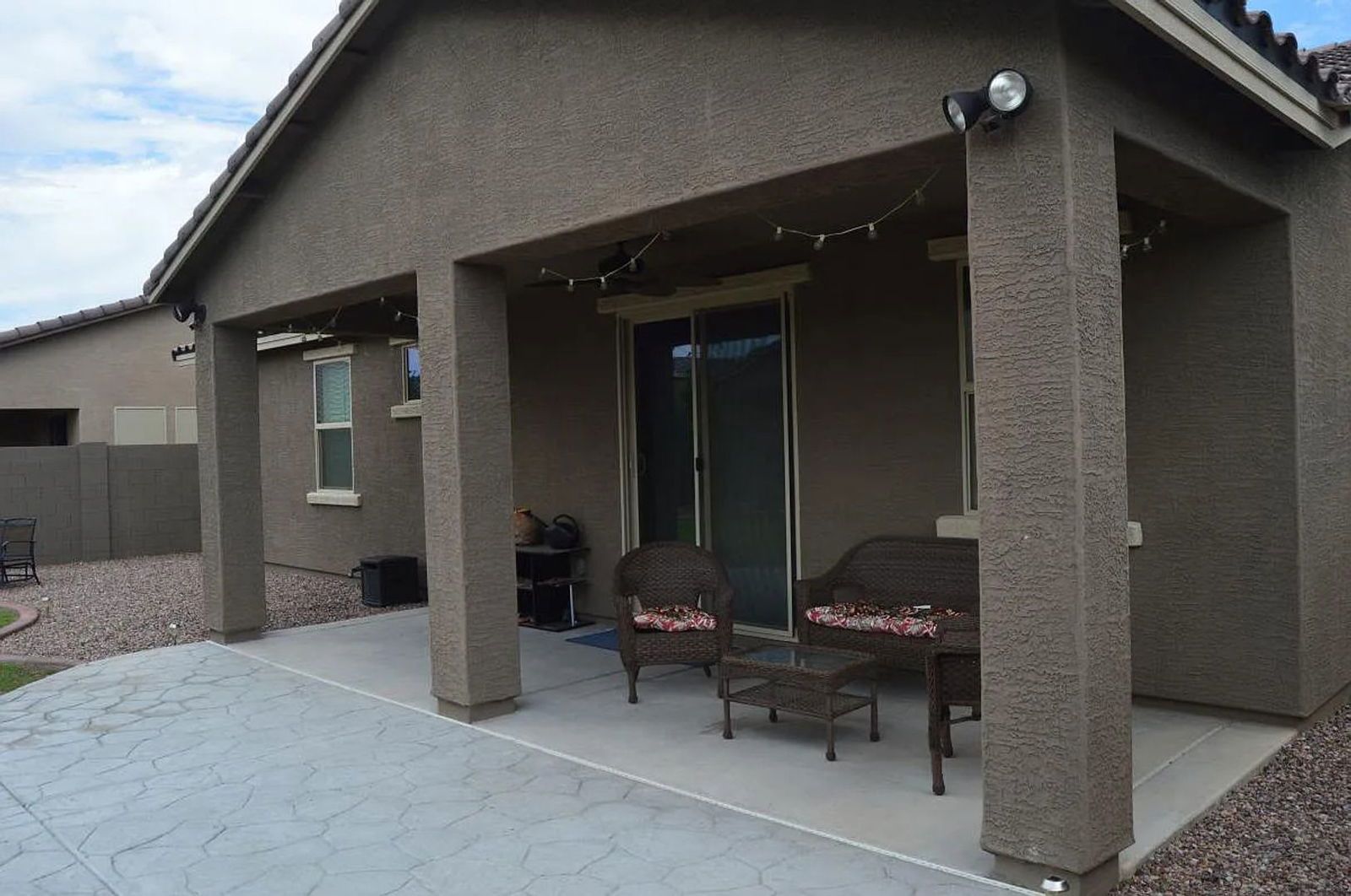 Beautiful 3 bed 2 bath single story home in Surprise Farms! property image