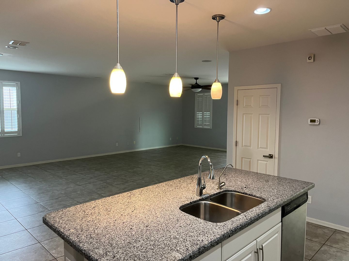 Beautiful 3 bed 2 bath single story home in Surprise Farms! property image