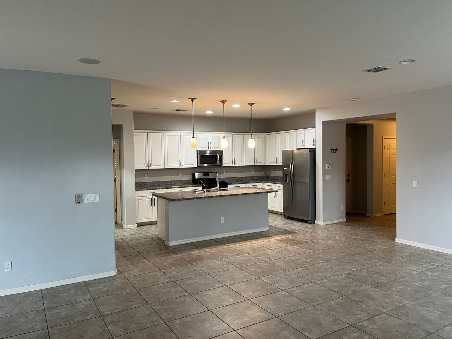 Beautiful 3 bed 2 bath single story home in Surprise Farms! property image